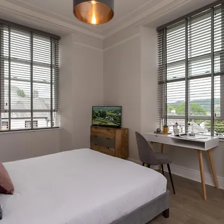 Spacious In Coniston, By Letmestay Apartment