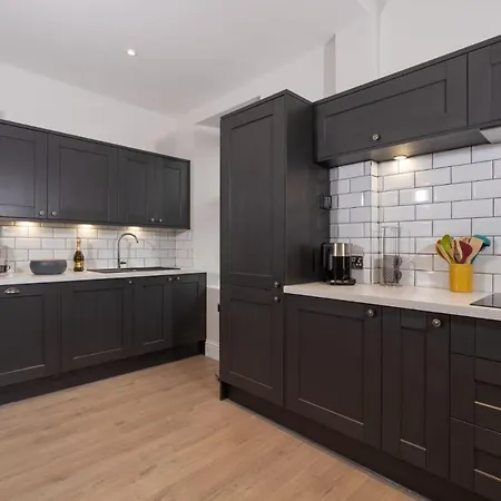 Spacious In Coniston, By Letmestay Apartment