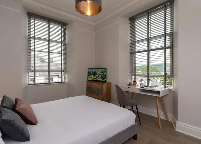 Spacious In Coniston, By Letmestay Apartment